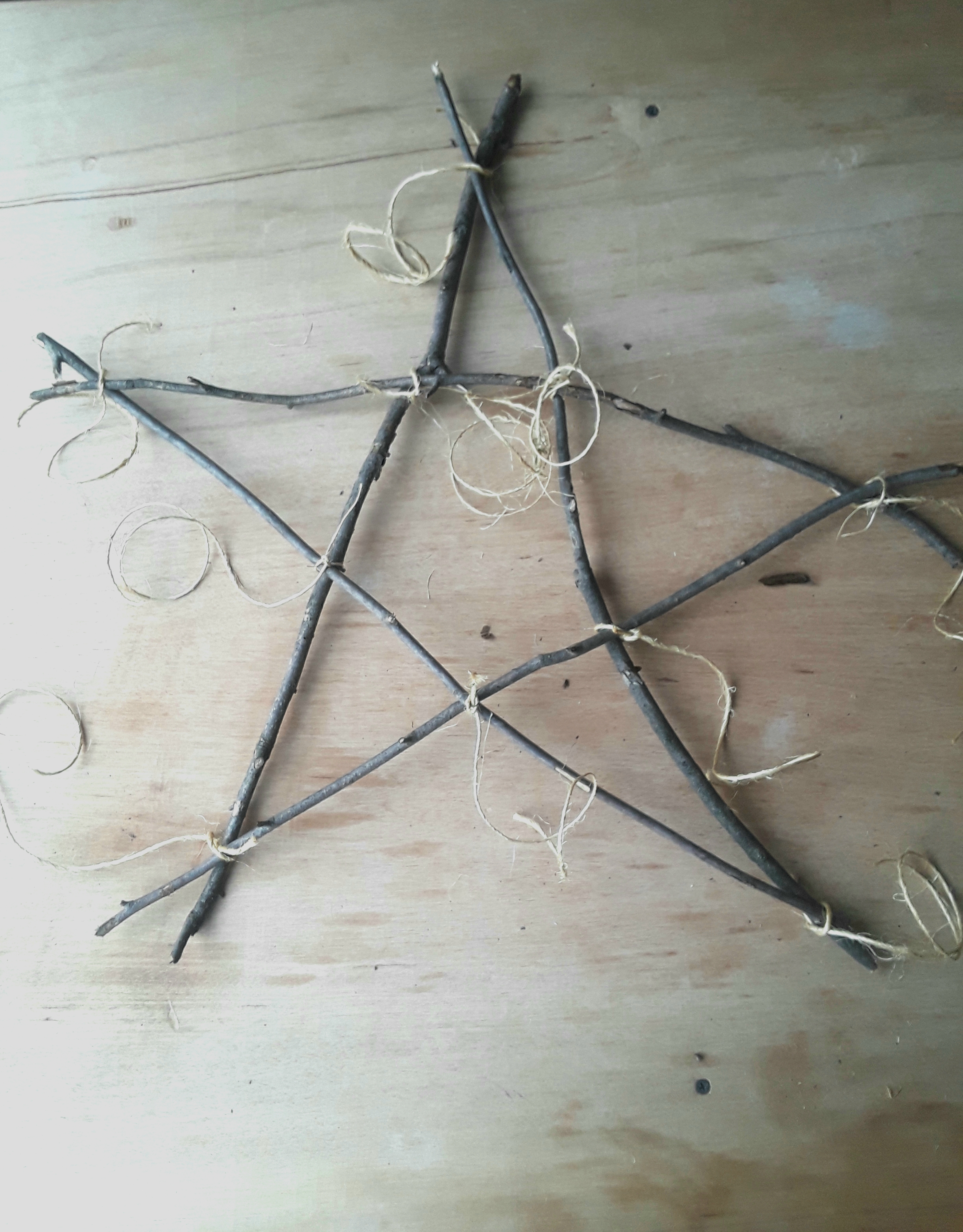 Ten vertices are tied with twine to hold the branches in place.
