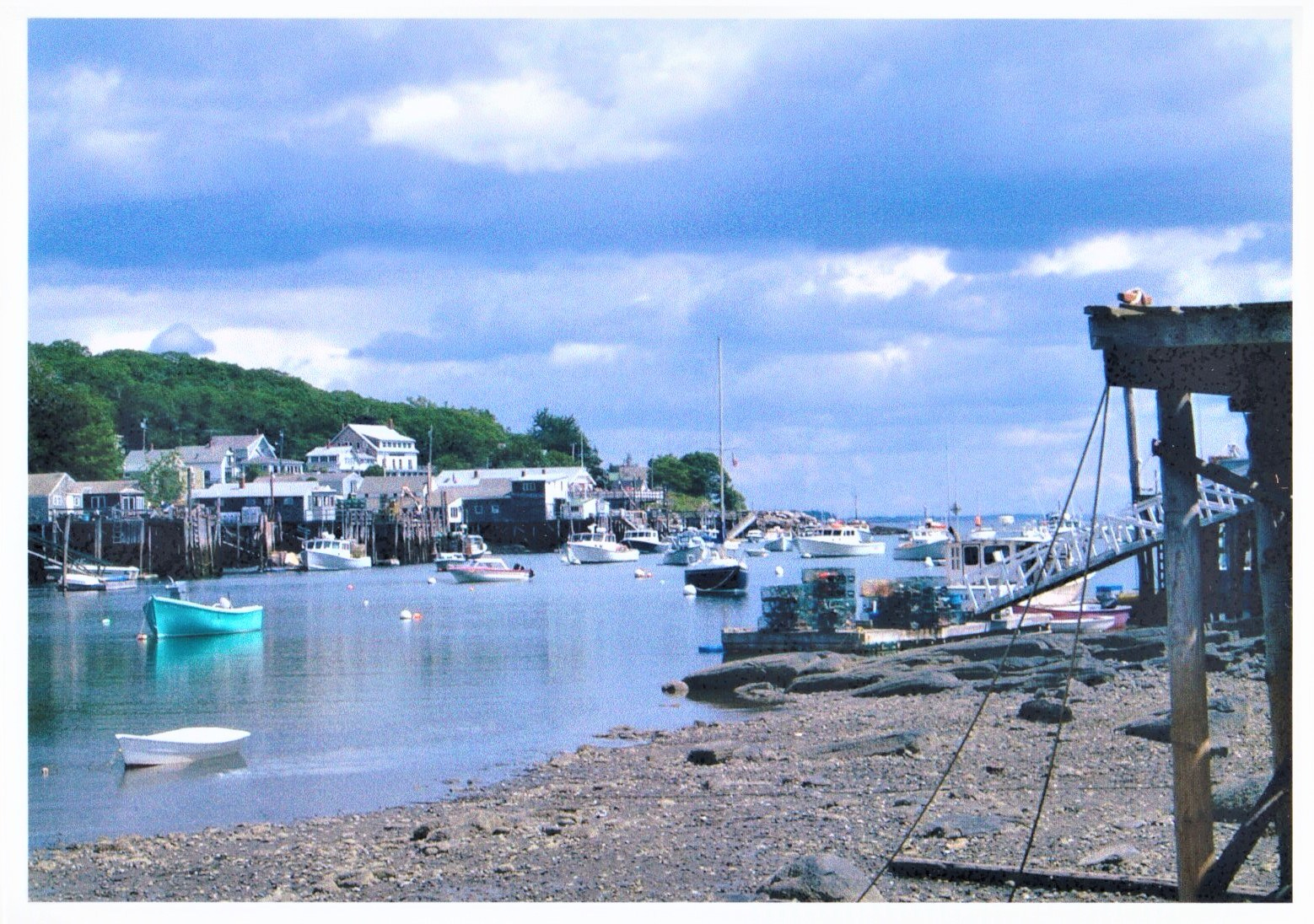 New Harbor, ME boats and docks around the harbor