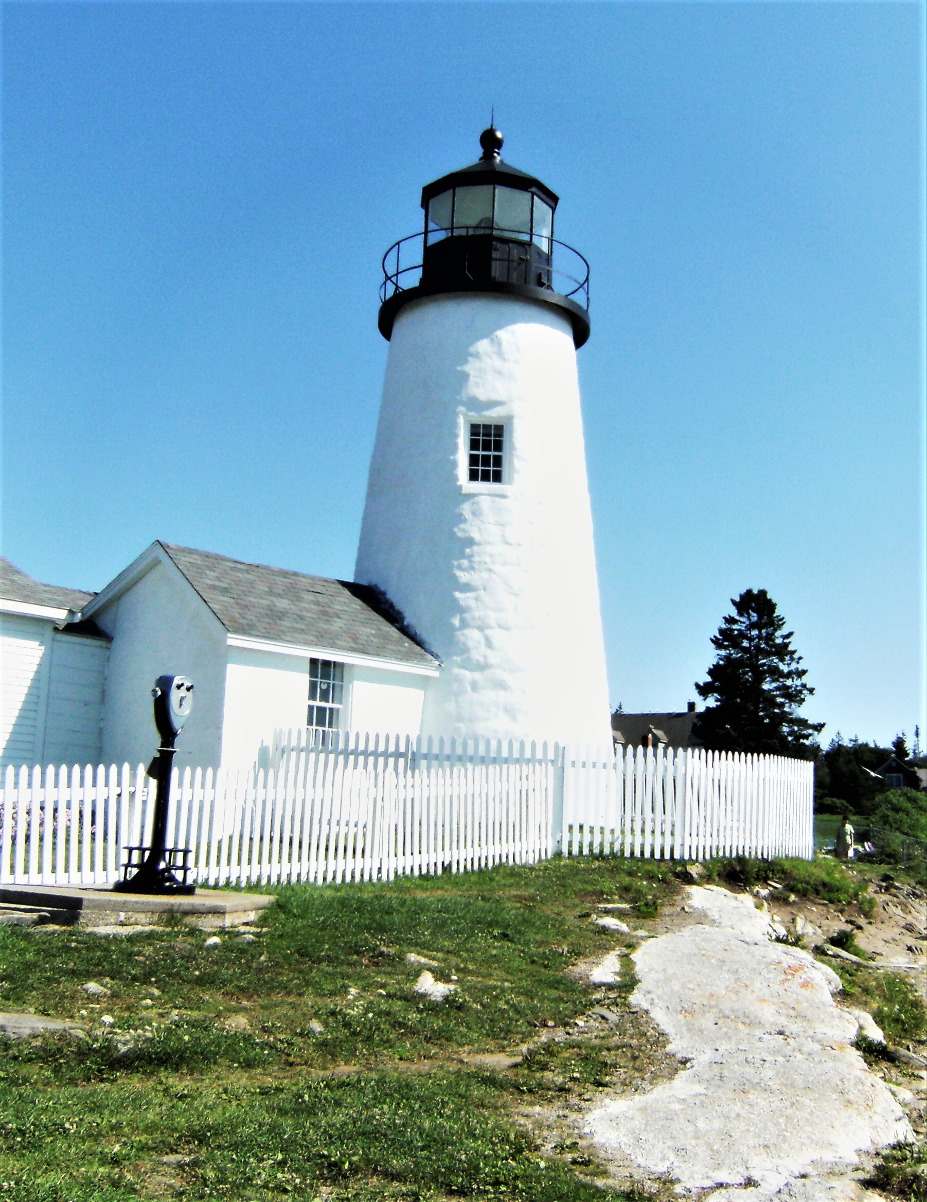 The Pemaquid Point Lighthouse Park allows spectacular views of the coast.