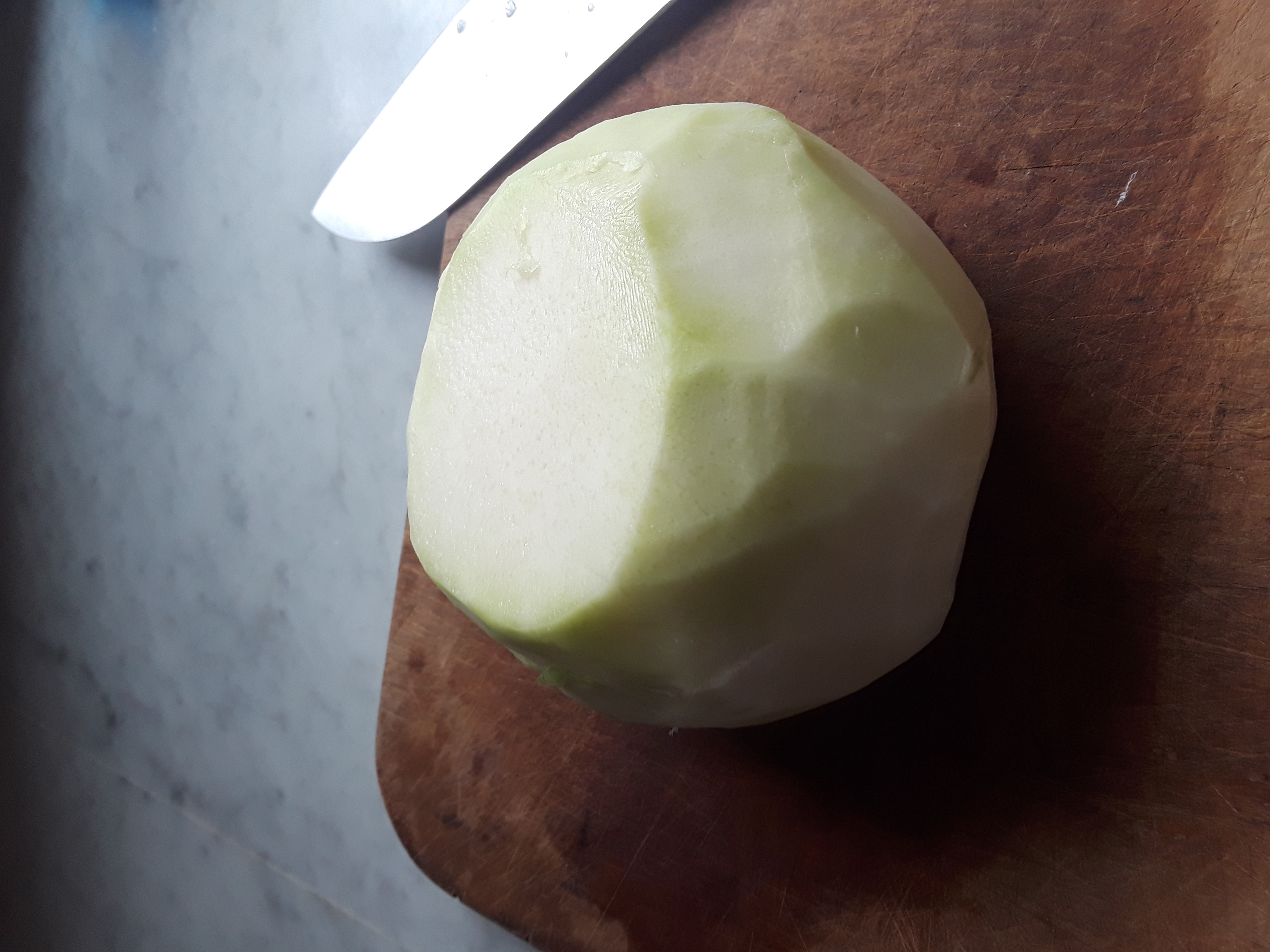 ends cut off the peeled kohlrabi bulb