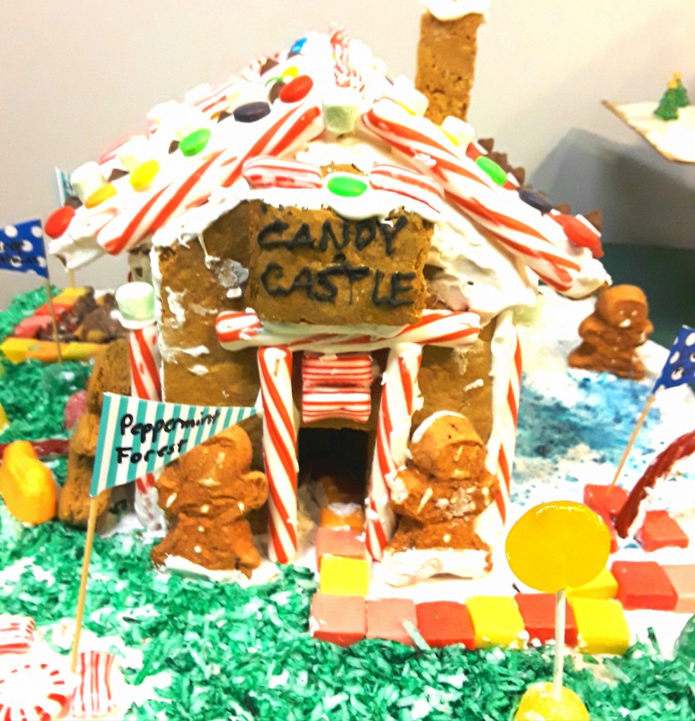 Gingerbread Houses on Parade - ajoann.com