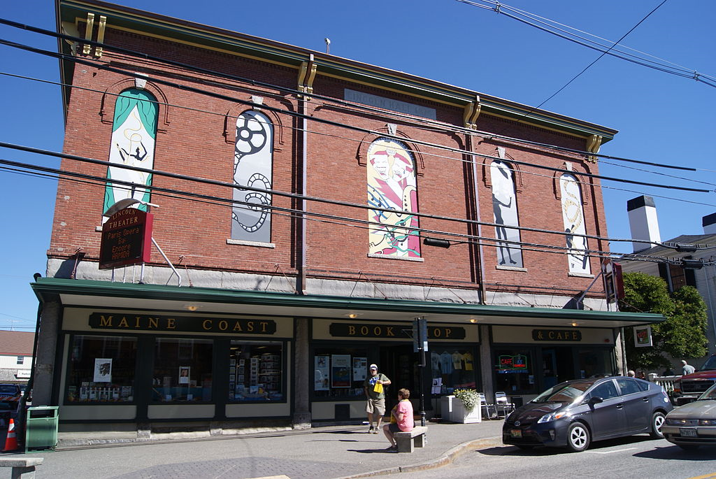 Maine Coast Bookstore has a red brick facade